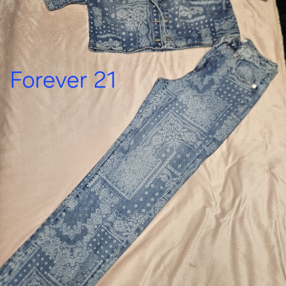 Forever 21 Blue Bandana-Print Skinny Jeans